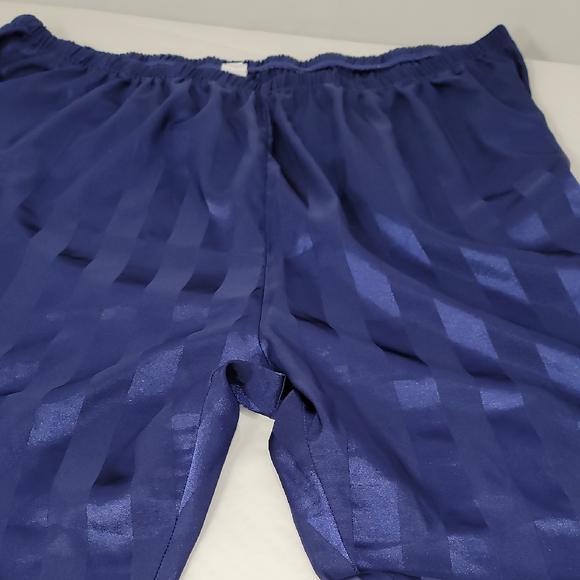 Elegant Blue Satin Pajama Set with Contrast Piping - Picture 8 of 11